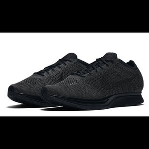 Nike Flyknit Racer triple black